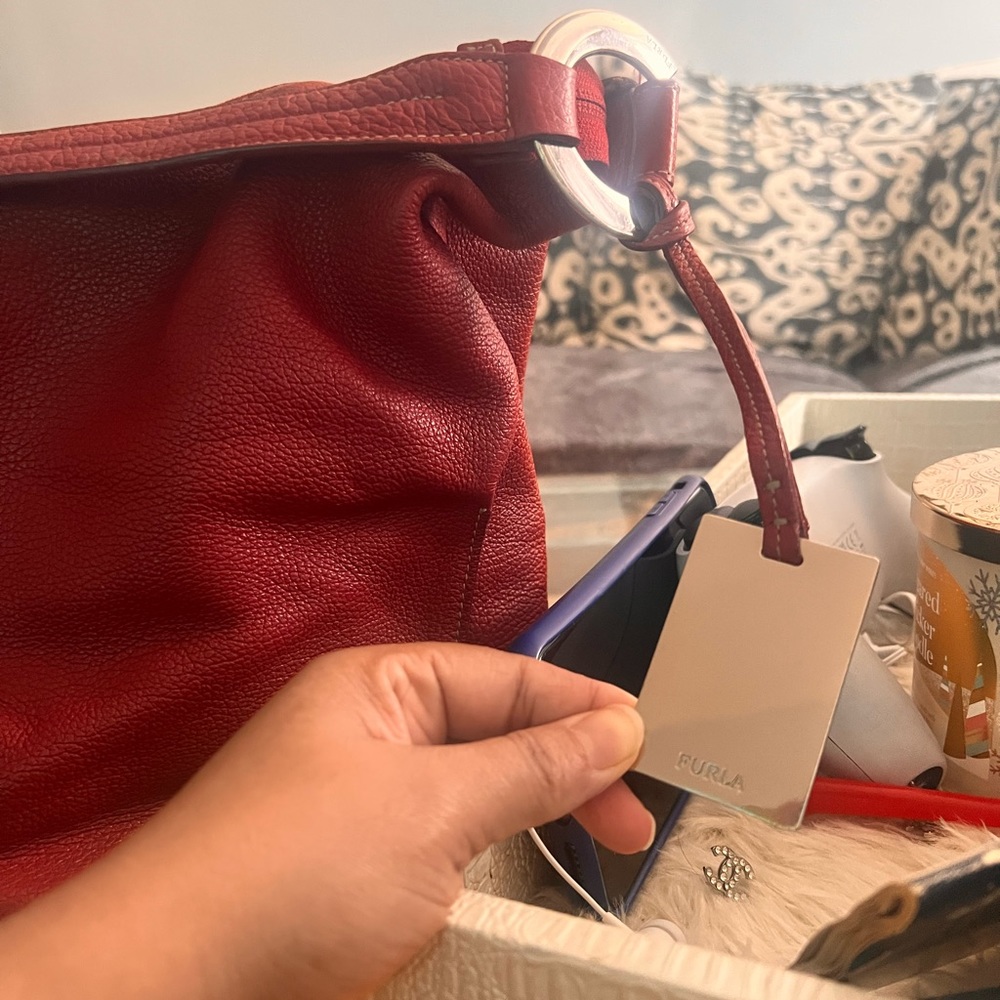 Vintage FURLA Red Pebble Leather. In great condition. Large with silver hardware - Picture 3 of 15